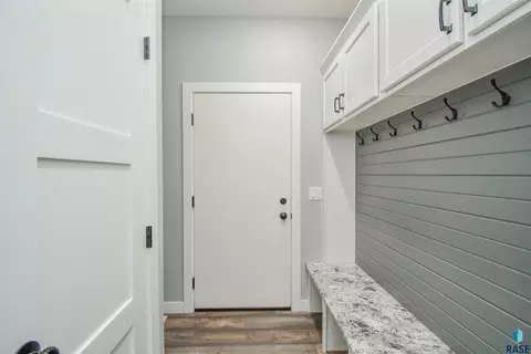 Entry Way - 6616 E 33rd St, Sioux Falls, SD 57110 photo 1 of 1