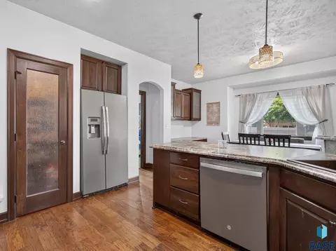 Kitchen - 4900 E Mangrove St, Sioux Falls, SD 57110 photo 2 of 3