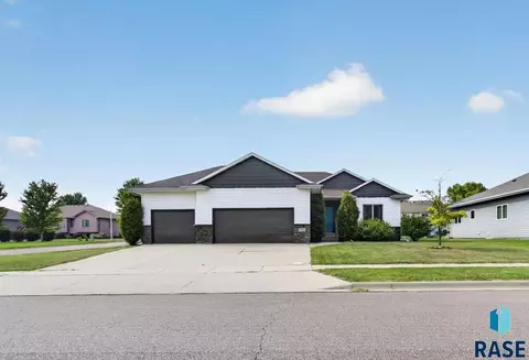 Exterior - 4900 E Mangrove St, Sioux Falls, SD 57110 photo 11 of 11