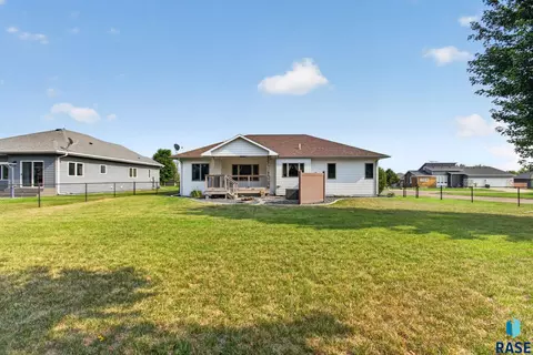 Exterior - 4900 E Mangrove St, Sioux Falls, SD 57110 photo 5 of 11