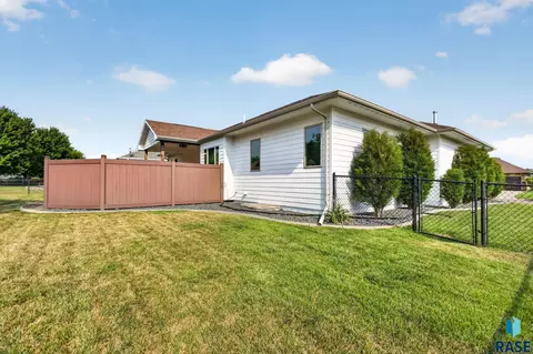 Exterior - 4900 E Mangrove St, Sioux Falls, SD 57110 photo 7 of 11
