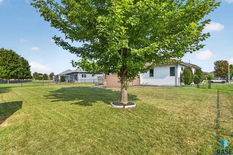 Exterior - 4900 E Mangrove St, Sioux Falls, SD 57110 photo 8 of 11