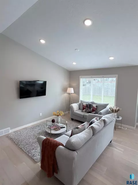 Living - Undisclosed, Sioux Falls, SD 57110 photo 2 of 2