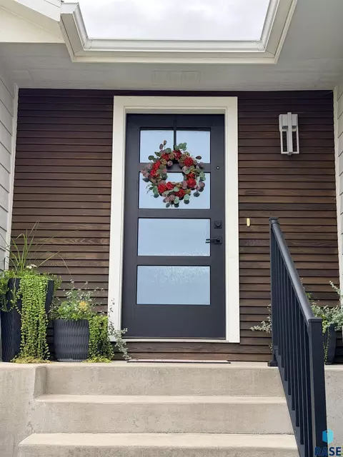 Entry Way - Undisclosed, Sioux Falls, SD 57110 photo 1 of 5