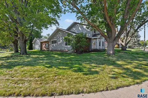 Exterior - 527 Ashmont Rd, Madison, SD 57042 photo 5 of 5