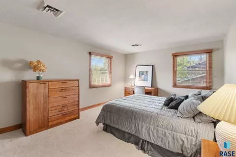 Bedroom - 527 Ashmont Rd, Madison, SD 57042 photo 8 of 9