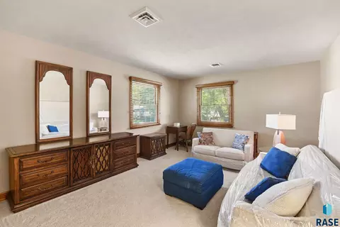 Bedroom - 527 Ashmont Rd, Madison, SD 57042 photo 6 of 9