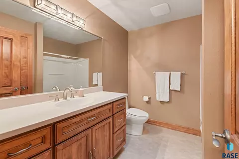 Bath - 527 Ashmont Rd, Madison, SD 57042 photo 3 of 3
