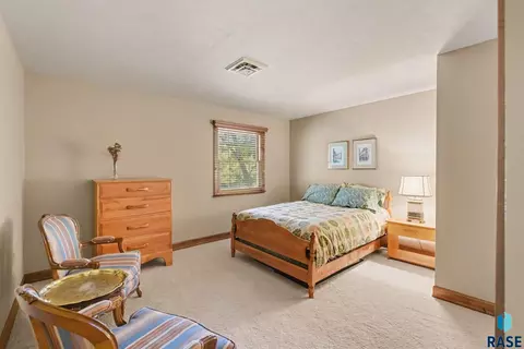 Bedroom - 527 Ashmont Rd, Madison, SD 57042 photo 4 of 9