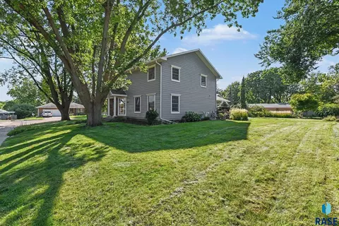 Exterior - 527 Ashmont Rd, Madison, SD 57042 photo 4 of 5