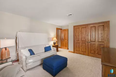 Bedroom - 527 Ashmont Rd, Madison, SD 57042 photo 7 of 9