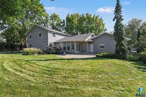 Exterior - 527 Ashmont Rd, Madison, SD 57042 photo 3 of 5