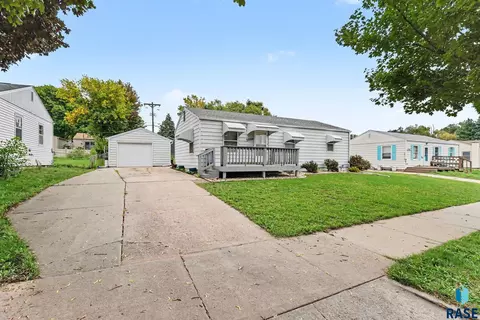Exterior - 3008 E 22nd St, Sioux Falls, SD 57103 photo 1 of 3