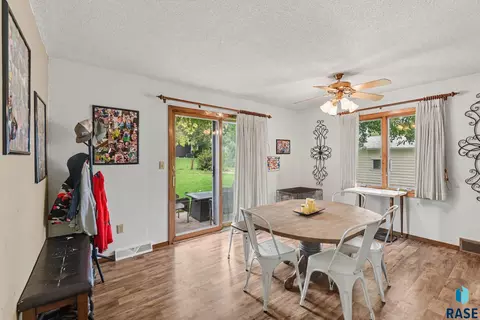 Dining - 3008 E 22nd St, Sioux Falls, SD 57103 photo 2 of 2