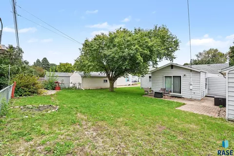 Exterior - 3008 E 22nd St, Sioux Falls, SD 57103 photo 2 of 3