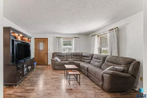 Living - 3008 E 22nd St, Sioux Falls, SD 57103 photo 1 of 2