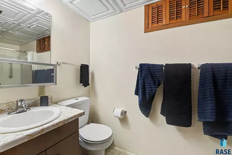 Bath - 3008 E 22nd St, Sioux Falls, SD 57103 photo 2 of 2