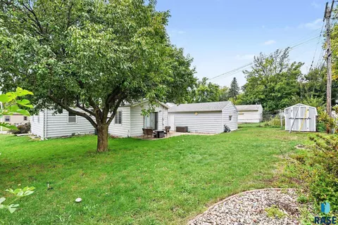 Exterior - 3008 E 22nd St, Sioux Falls, SD 57103 photo 3 of 3