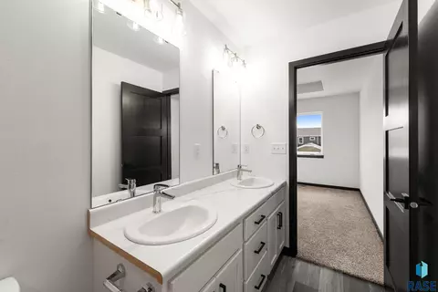 Bath - 4610 E Whisper Ridge Pl, Sioux Falls, SD 57108 photo 7 of 7