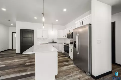 Kitchen - 4610 E Whisper Ridge Pl, Sioux Falls, SD 57108 photo 1 of 7