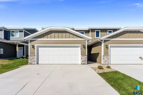 Exterior - 4610 E Whisper Ridge Pl, Sioux Falls, SD 57108 photo 1 of 10
