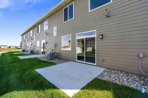 Exterior - 4610 E Whisper Ridge Pl, Sioux Falls, SD 57108 photo 6 of 10