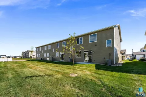 Exterior - 4610 E Whisper Ridge Pl, Sioux Falls, SD 57108 photo 9 of 10