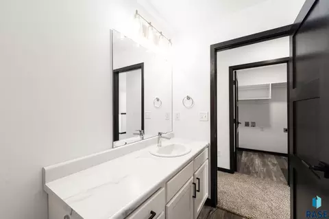 Bath - 4610 E Whisper Ridge Pl, Sioux Falls, SD 57108 photo 4 of 7