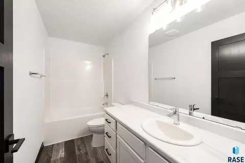 Bath - 4610 E Whisper Ridge Pl, Sioux Falls, SD 57108 photo 3 of 7