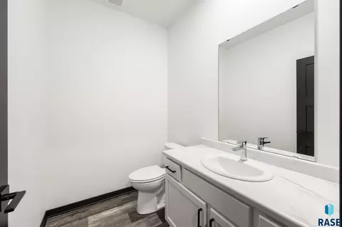 Bath - 4610 E Whisper Ridge Pl, Sioux Falls, SD 57108 photo 2 of 7