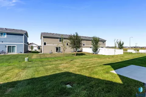 Exterior - 4610 E Whisper Ridge Pl, Sioux Falls, SD 57108 photo 8 of 10