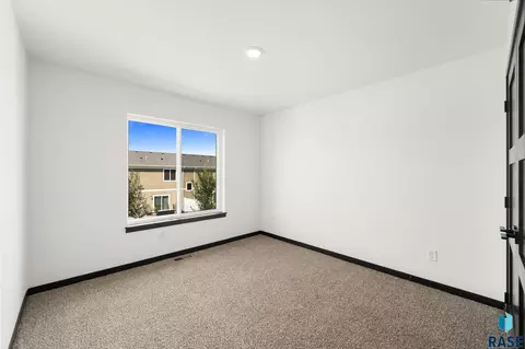 Bedroom - 4610 E Whisper Ridge Pl, Sioux Falls, SD 57108 photo 3 of 6