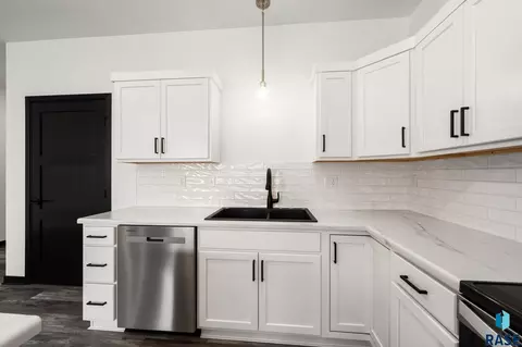 Kitchen - 4610 E Whisper Ridge Pl, Sioux Falls, SD 57108 photo 7 of 7