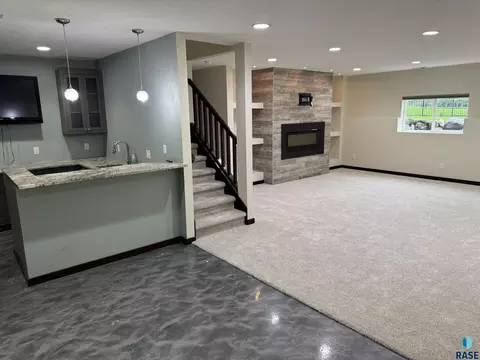 2420 E Baxter Cir, Sioux Falls, SD 57108 photo 3