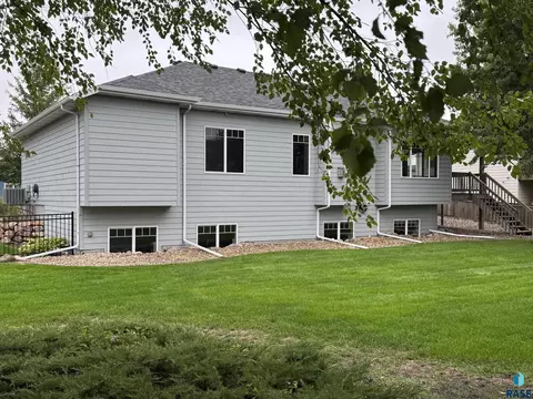 2420 E Baxter Cir, Sioux Falls, SD 57108 photo 2