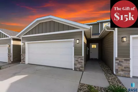 4613 E Whisper Ridge Pl, Sioux Falls, SD 57108