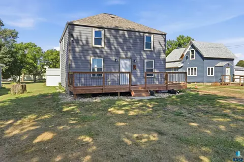 641 N Railway Ave, Canistota, SD 57012