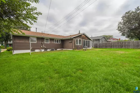 Exterior - 2409 E 17th St, Sioux Falls, SD 57103 photo 1 of 6
