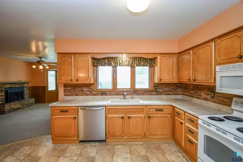 Kitchen - 2409 E 17th St, Sioux Falls, SD 57103 photo 3 of 3