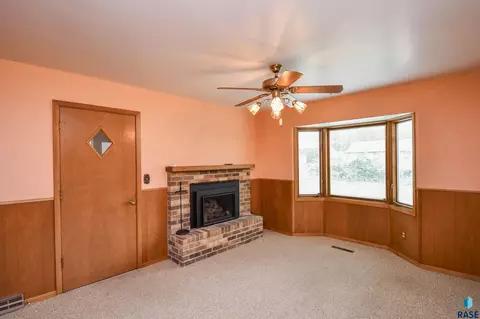 Living - 2409 E 17th St, Sioux Falls, SD 57103 photo 5 of 6