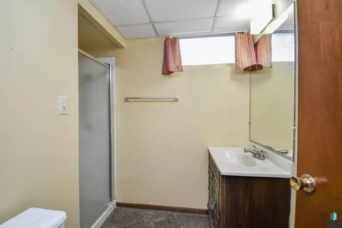 Bath - 2409 E 17th St, Sioux Falls, SD 57103 photo 2 of 2