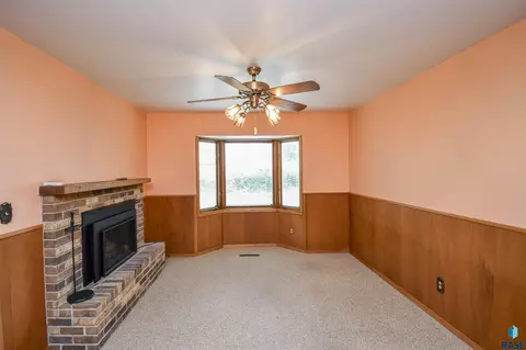 Living - 2409 E 17th St, Sioux Falls, SD 57103 photo 4 of 6