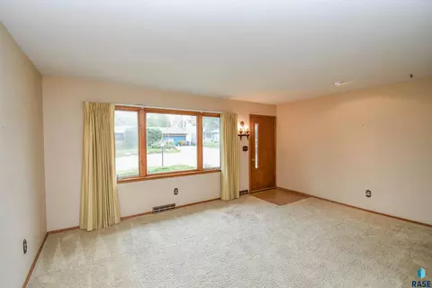 Living - 2409 E 17th St, Sioux Falls, SD 57103 photo 2 of 6