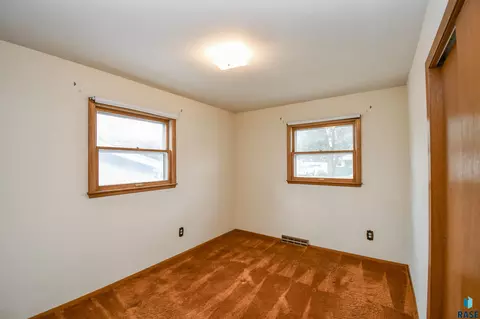 Bedroom - 2409 E 17th St, Sioux Falls, SD 57103 photo 4 of 12