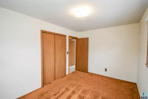 Bedroom - 2409 E 17th St, Sioux Falls, SD 57103 photo 7 of 12