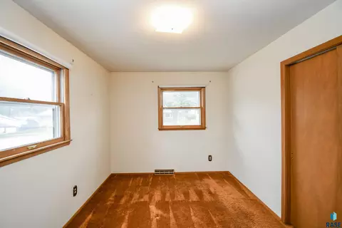 Bedroom - 2409 E 17th St, Sioux Falls, SD 57103 photo 5 of 12
