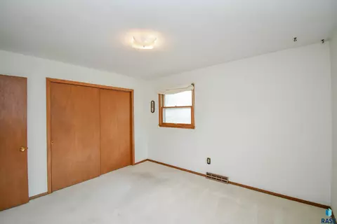 Bedroom - 2409 E 17th St, Sioux Falls, SD 57103 photo 3 of 12