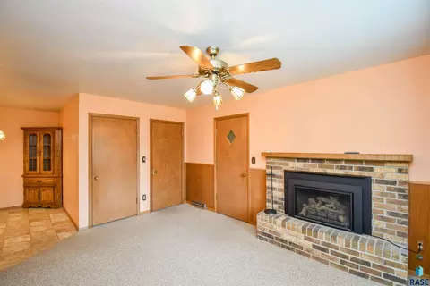 Living - 2409 E 17th St, Sioux Falls, SD 57103 photo 6 of 6