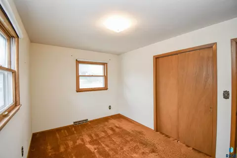 Bedroom - 2409 E 17th St, Sioux Falls, SD 57103 photo 6 of 12