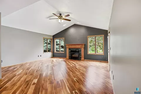 Living - 2700 E 33rd St, Sioux Falls, SD 57103 photo 2 of 3